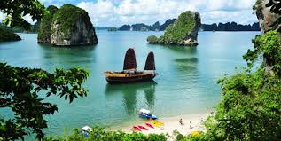 THE NORTHERN VIETNAM ESSENCE: EMERALD BAYS & ANCIENT LAKES (5 DAYS / 4 NIGHTS: HANOI – HALONG BAY – NINH BINH) from 258 USD/person only